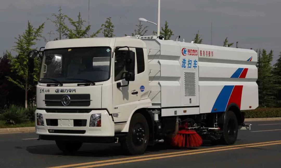 程力批量環(huán)衛(wèi)車助力“2018世界華人尋根節(jié)“環(huán)衛(wèi)清潔，為中國專汽之都增添榮耀受到社會各界廣泛贊譽