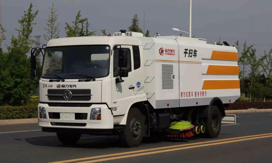 程力批量環(huán)衛(wèi)車助力“2018世界華人尋根節(jié)“環(huán)衛(wèi)清潔，為中國專汽之都增添榮耀受到社會各界廣泛贊譽